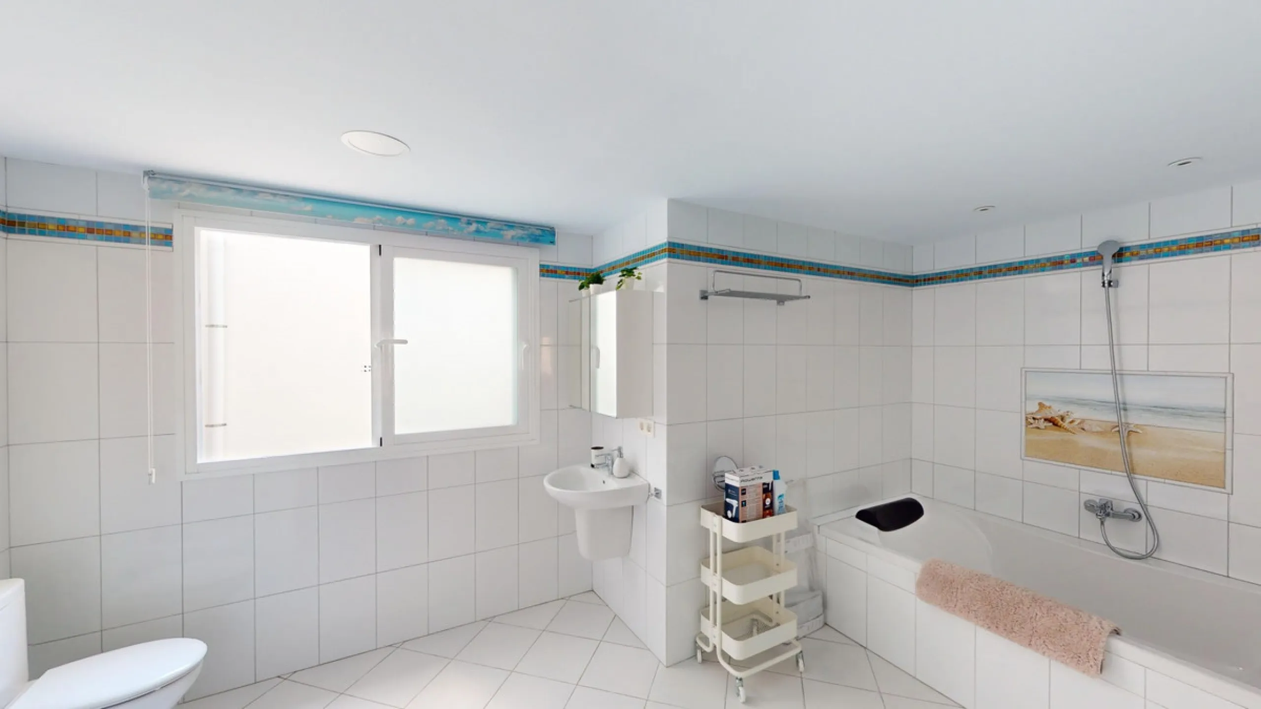 Exquisite Villa with Three Units in Caleta de Vélez - A True Gem on the Costa del Sol! Indulge in the Mediterranean lifestyle with this stunning villa for sale in Caleta de Vélez. Boasting three separate units, this property is an excellent opportunity fo