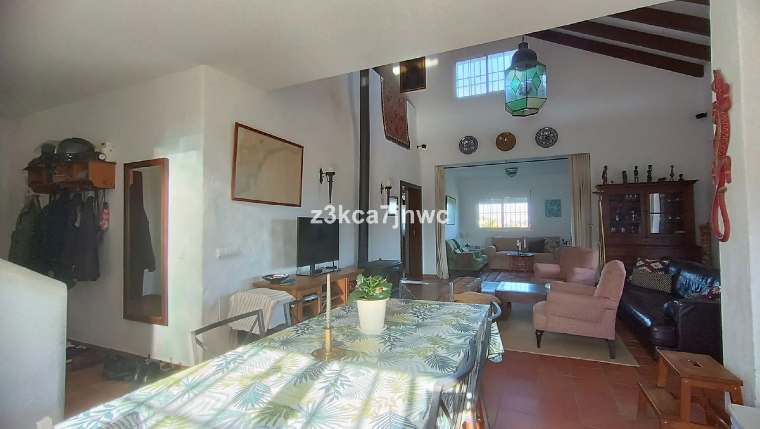 House - Detached Villa в продаже в Estepona, Málaga. В доме 4 спален и 4 ванных комнат. Площадь дома 274 м². Площадь участка 4112 м²
