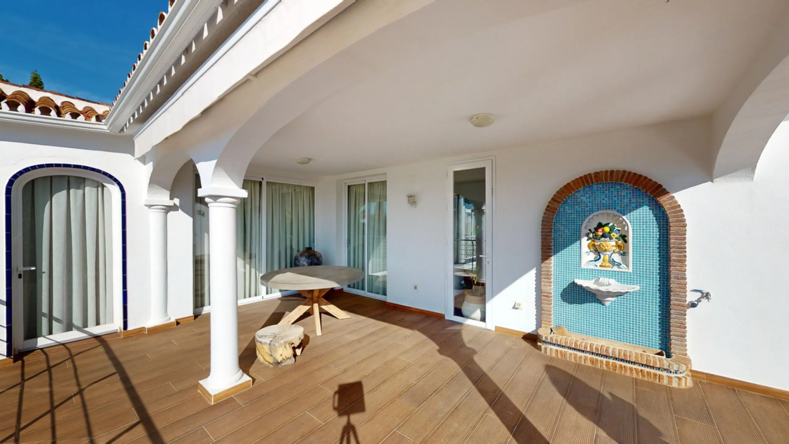 Exquisite Villa with Three Units in Caleta de Vélez - A True Gem on the Costa del Sol! Indulge in the Mediterranean lifestyle with this stunning villa for sale in Caleta de Vélez. Boasting three separate units, this property is an excellent opportunity fo
