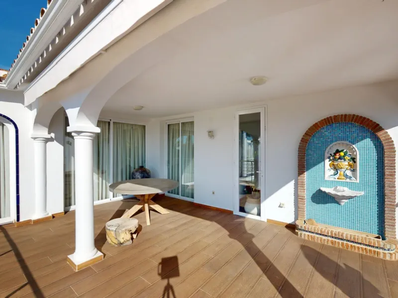Exquisite Villa with Three Units in Caleta de Vélez - A True Gem on the Costa del Sol! Indulge in the Mediterranean lifestyle with this stunning villa for sale in Caleta de Vélez. Boasting three separate units, this property is an excellent opportunity fo
