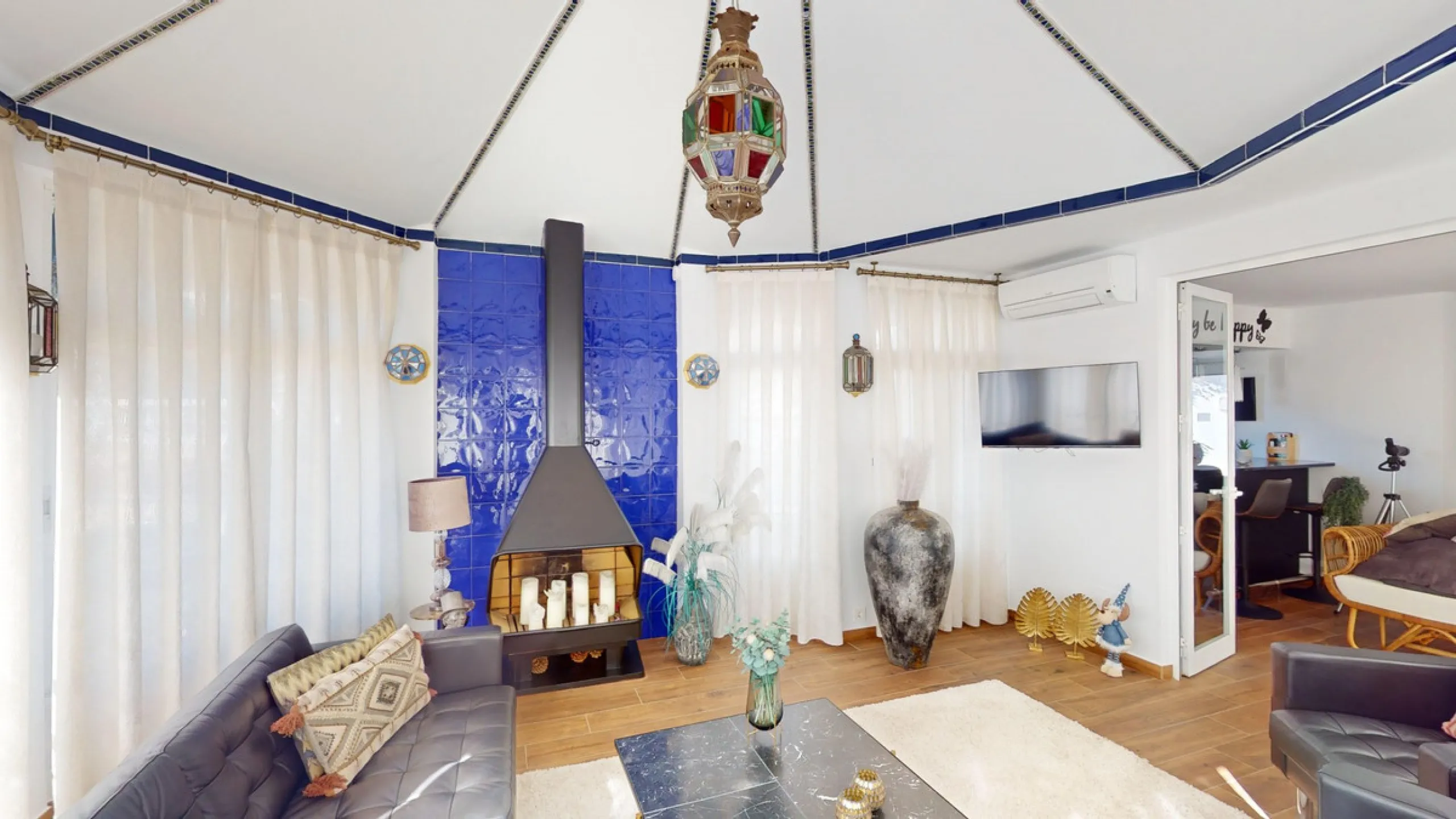 Exquisite Villa with Three Units in Caleta de Vélez - A True Gem on the Costa del Sol! Indulge in the Mediterranean lifestyle with this stunning villa for sale in Caleta de Vélez. Boasting three separate units, this property is an excellent opportunity fo