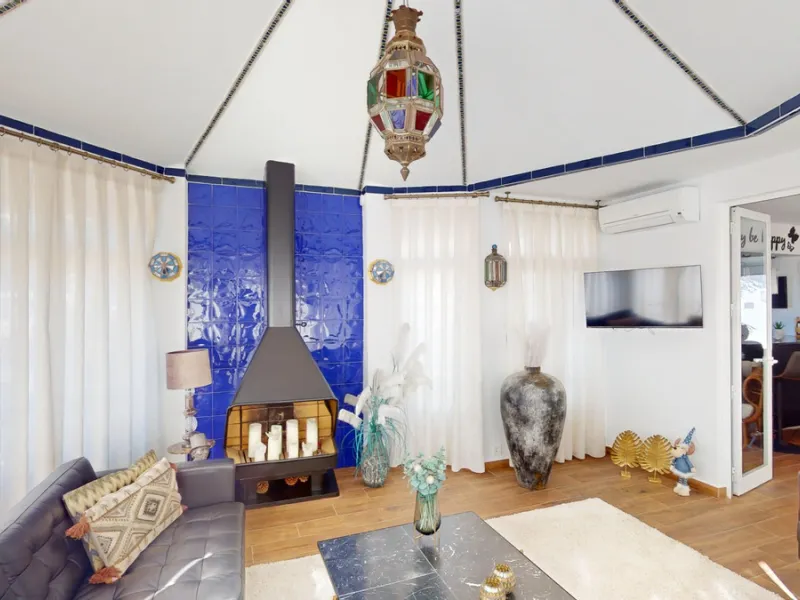 Exquisite Villa with Three Units in Caleta de Vélez - A True Gem on the Costa del Sol! Indulge in the Mediterranean lifestyle with this stunning villa for sale in Caleta de Vélez. Boasting three separate units, this property is an excellent opportunity fo