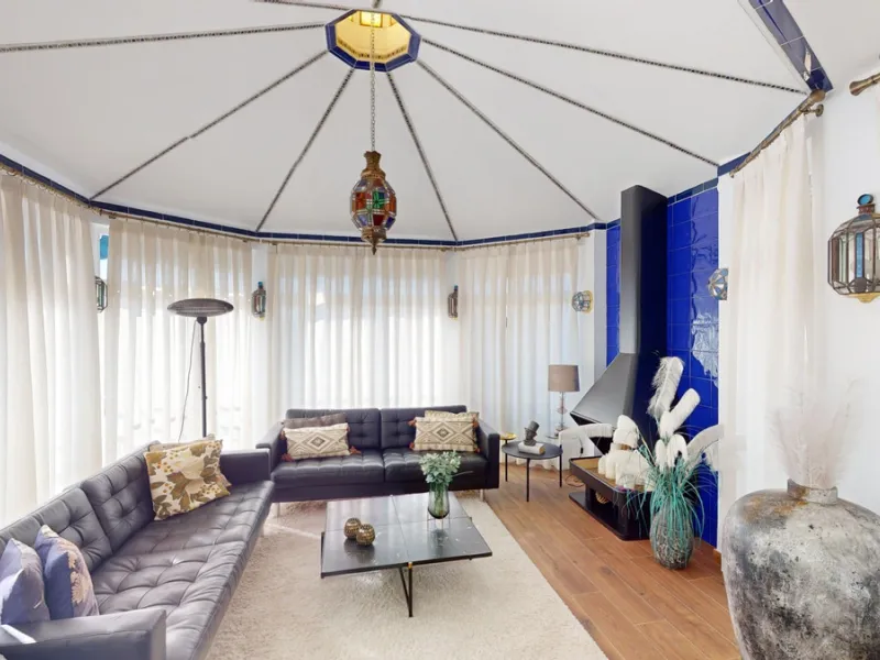 Exquisite Villa with Three Units in Caleta de Vélez - A True Gem on the Costa del Sol! Indulge in the Mediterranean lifestyle with this stunning villa for sale in Caleta de Vélez. Boasting three separate units, this property is an excellent opportunity fo