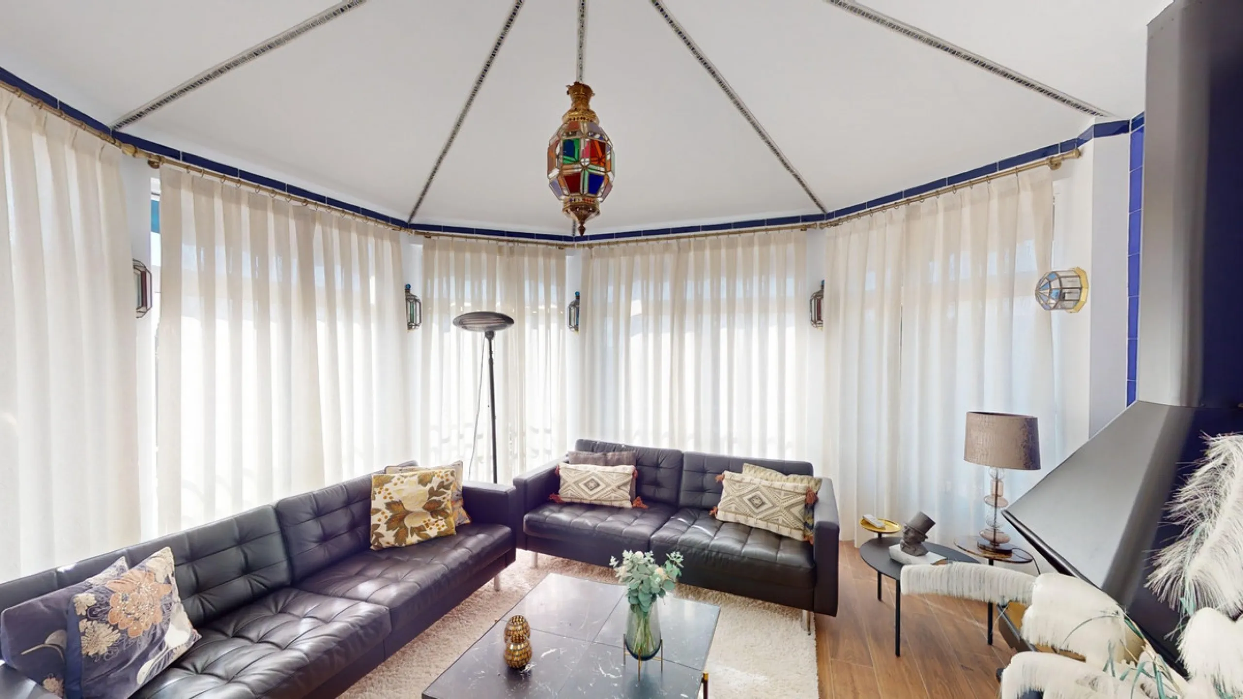 Exquisite Villa with Three Units in Caleta de Vélez - A True Gem on the Costa del Sol! Indulge in the Mediterranean lifestyle with this stunning villa for sale in Caleta de Vélez. Boasting three separate units, this property is an excellent opportunity fo