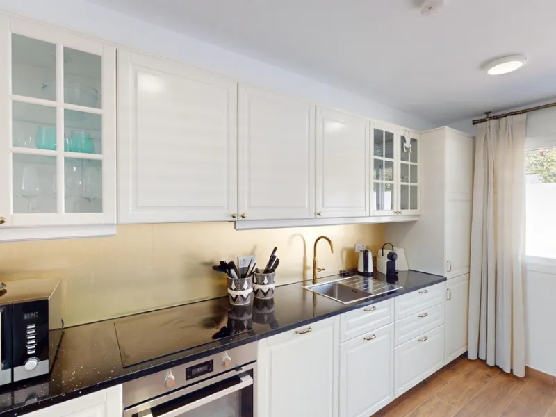 Exquisite Villa with Three Units in Caleta de Vélez - A True Gem on the Costa del Sol! Indulge in the Mediterranean lifestyle with this stunning villa for sale in Caleta de Vélez. Boasting three separate units, this property is an excellent opportunity fo