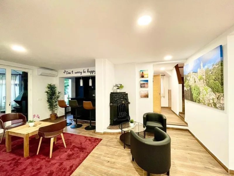 Exquisite Villa with Three Units in Caleta de Vélez - A True Gem on the Costa del Sol! Indulge in the Mediterranean lifestyle with this stunning villa for sale in Caleta de Vélez. Boasting three separate units, this property is an excellent opportunity fo