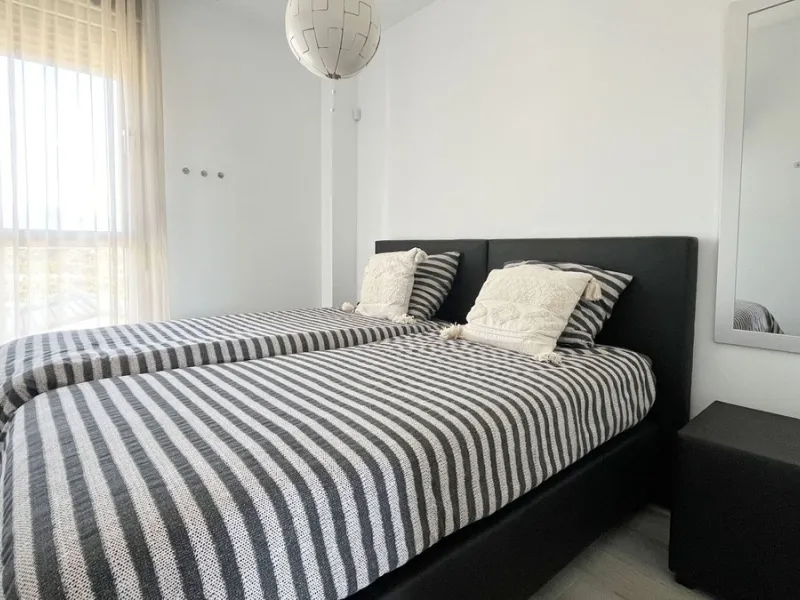 *This property has an active tourist licence and the community allows short term rentals.*