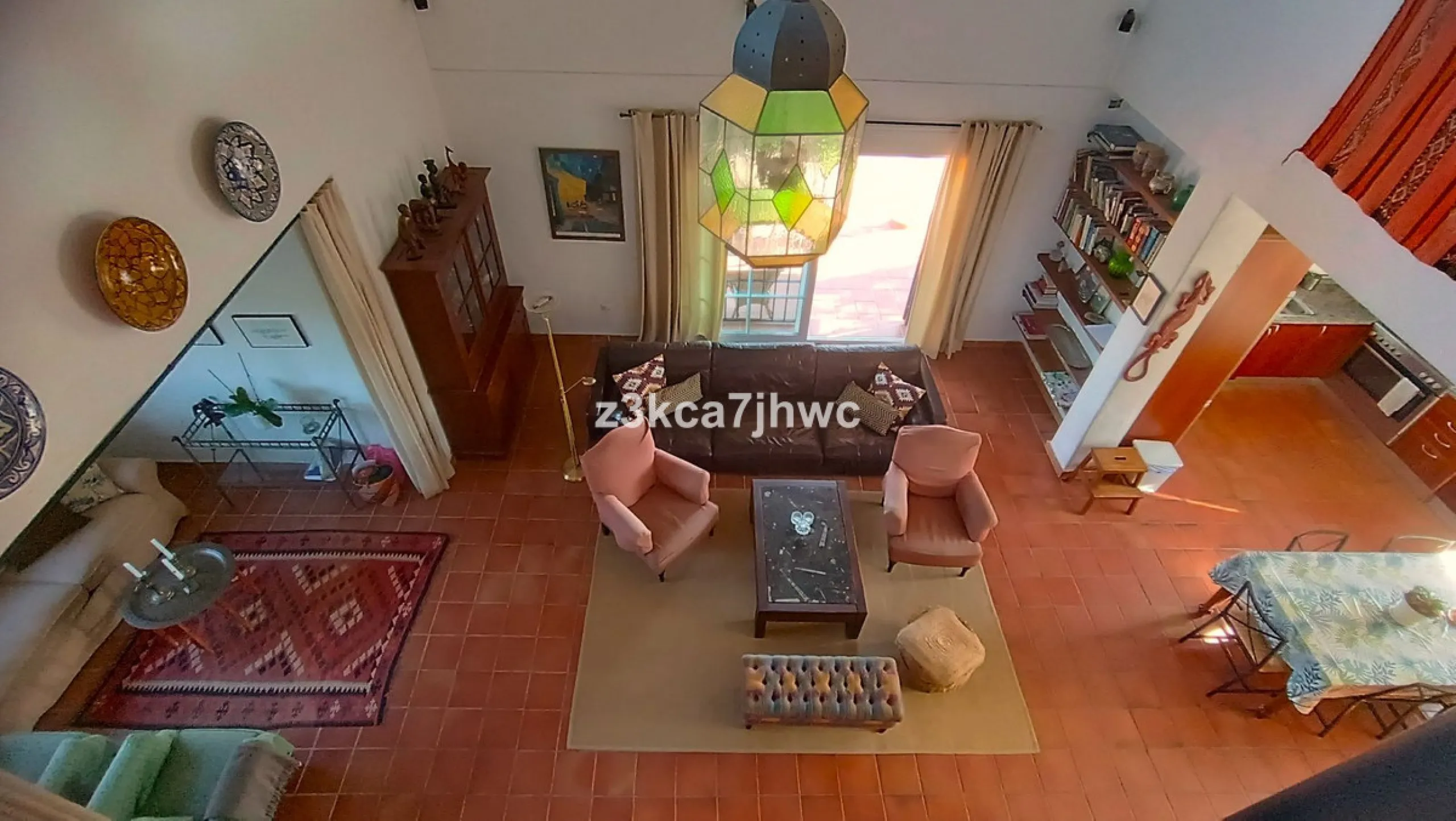 House - Detached Villa в продаже в Estepona, Málaga. В доме 4 спален и 4 ванных комнат. Площадь дома 274 м². Площадь участка 4112 м²
