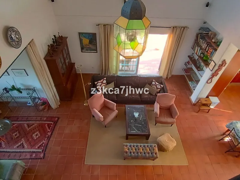 House - Detached Villa в продаже в Estepona, Málaga. В доме 4 спален и 4 ванных комнат. Площадь дома 274 м². Площадь участка 4112 м²