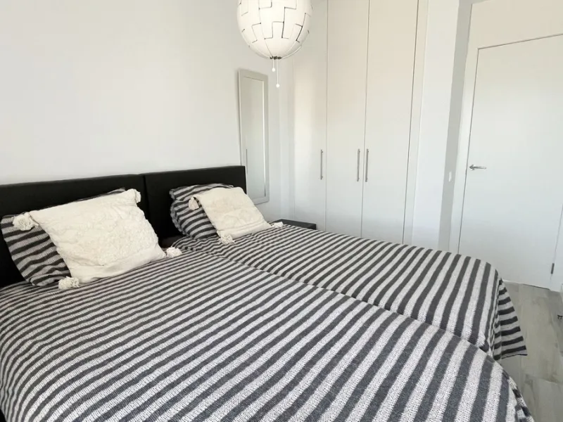 *This property has an active tourist licence and the community allows short term rentals.*