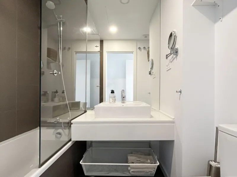 *This property has an active tourist licence and the community allows short term rentals.*