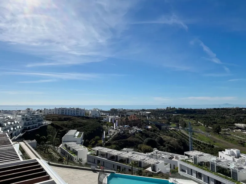 *This property has an active tourist licence and the community allows short term rentals.*