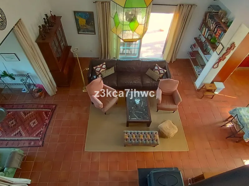 House - Detached Villa в продаже в Estepona, Málaga. В доме 4 спален и 4 ванных комнат. Площадь дома 274 м². Площадь участка 4112 м²