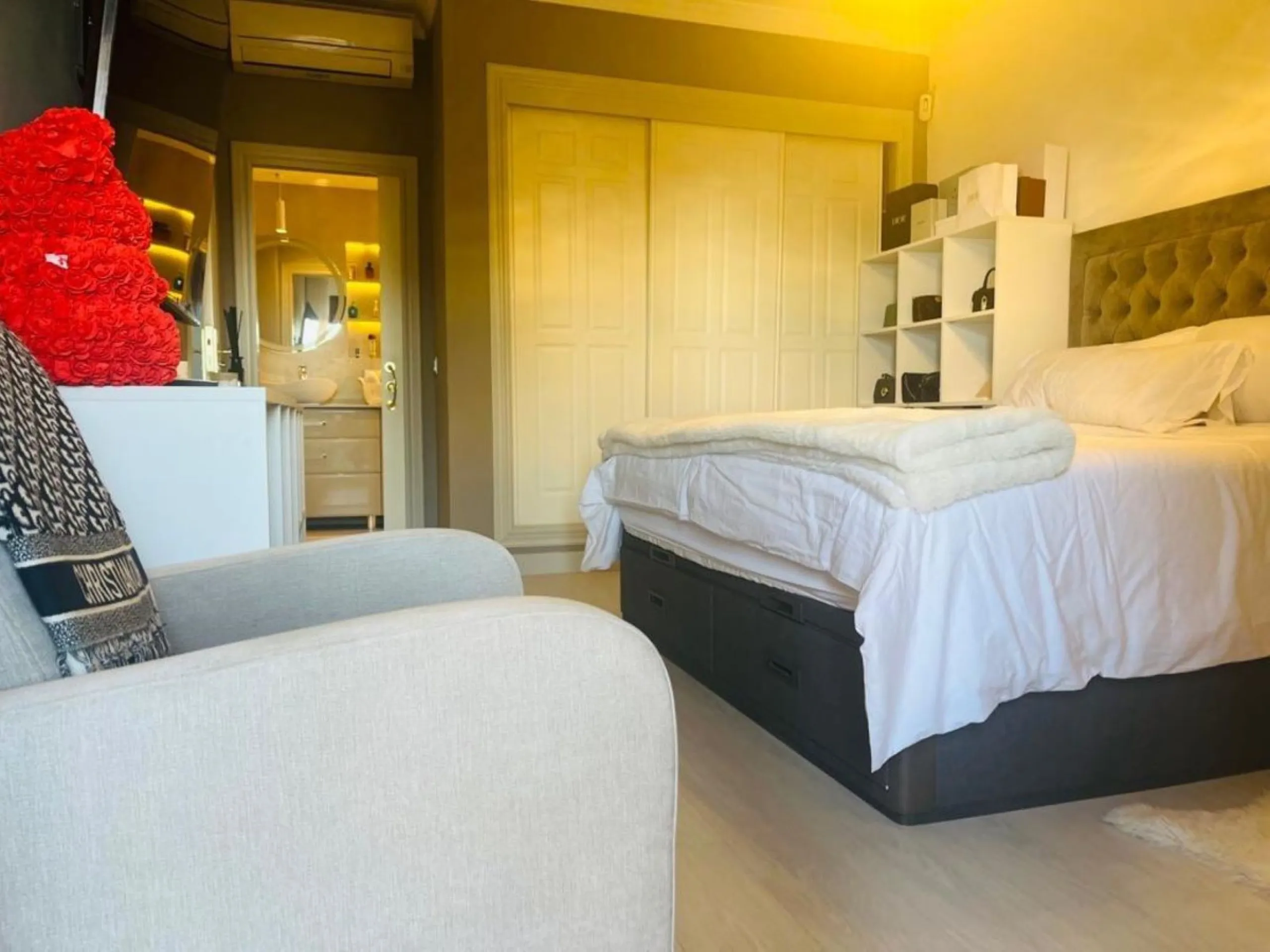 Your new home awaits! Modern and bright flat for sale.