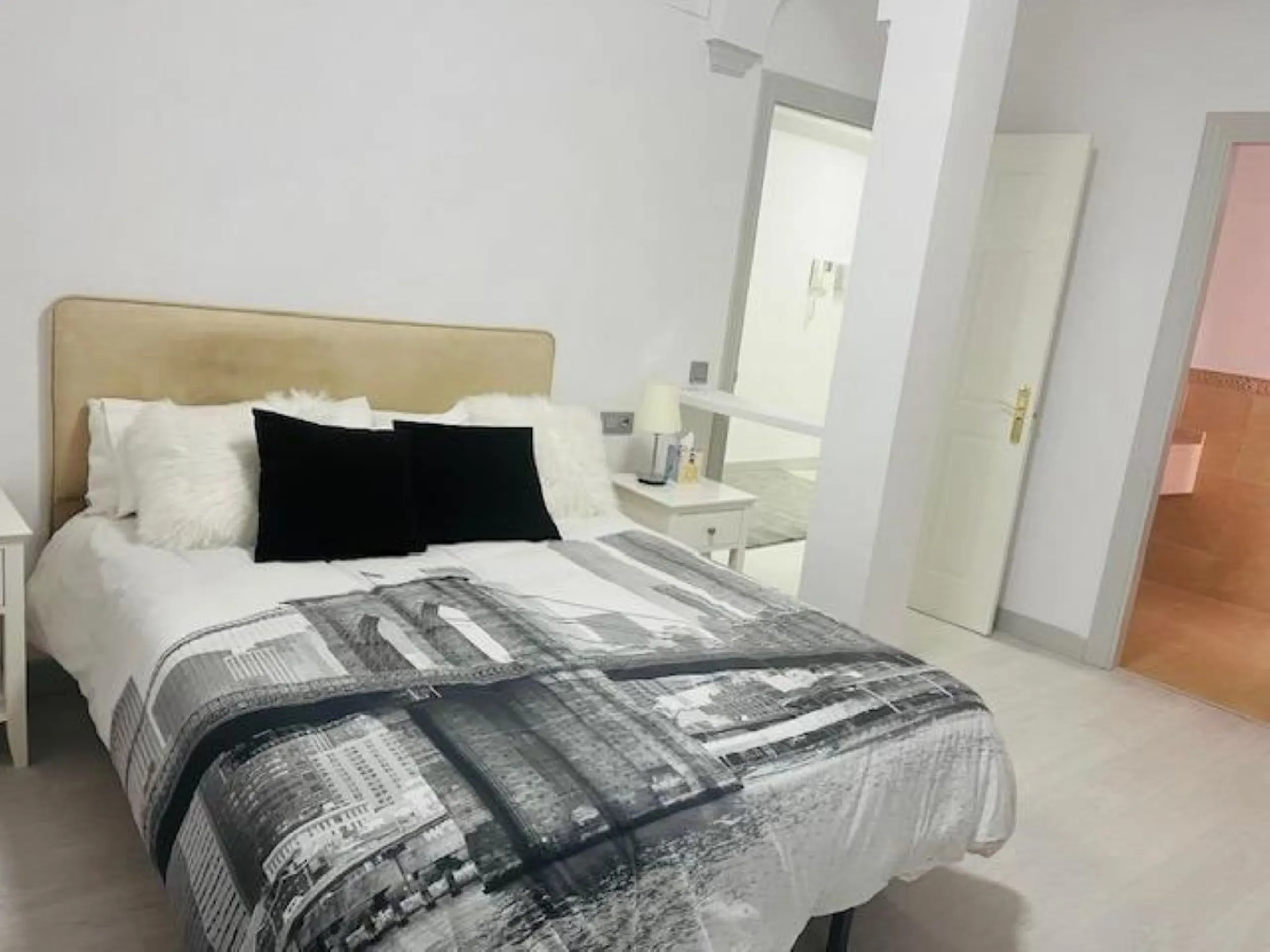 Your new home awaits! Modern and bright flat for sale.