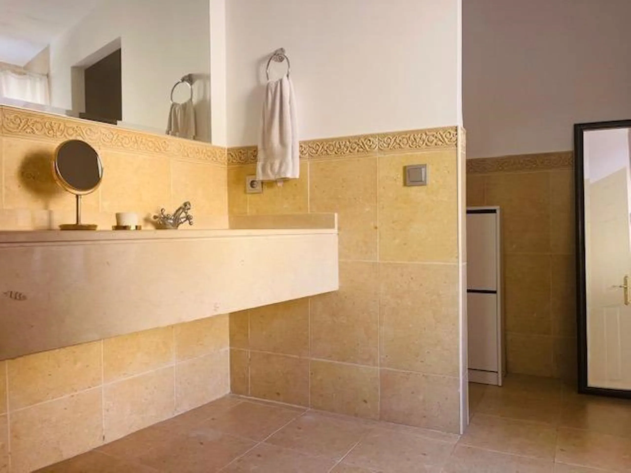 Your new home awaits! Modern and bright flat for sale.