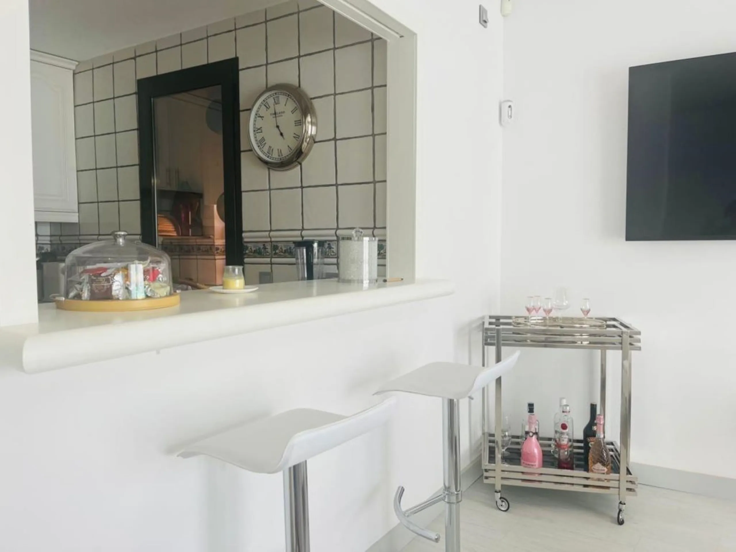 Your new home awaits! Modern and bright flat for sale.