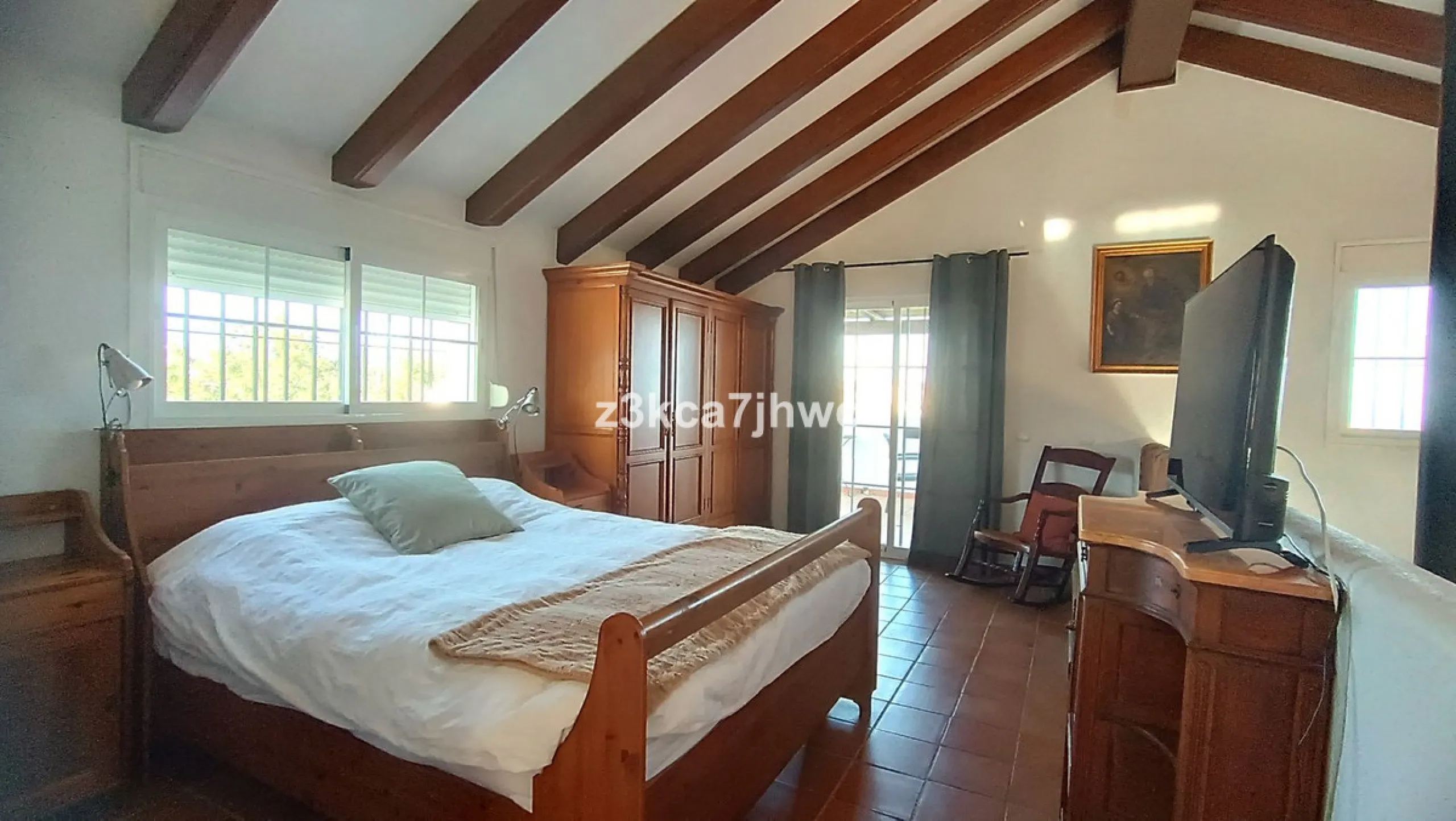 House - Detached Villa в продаже в Estepona, Málaga. В доме 4 спален и 4 ванных комнат. Площадь дома 274 м². Площадь участка 4112 м²
