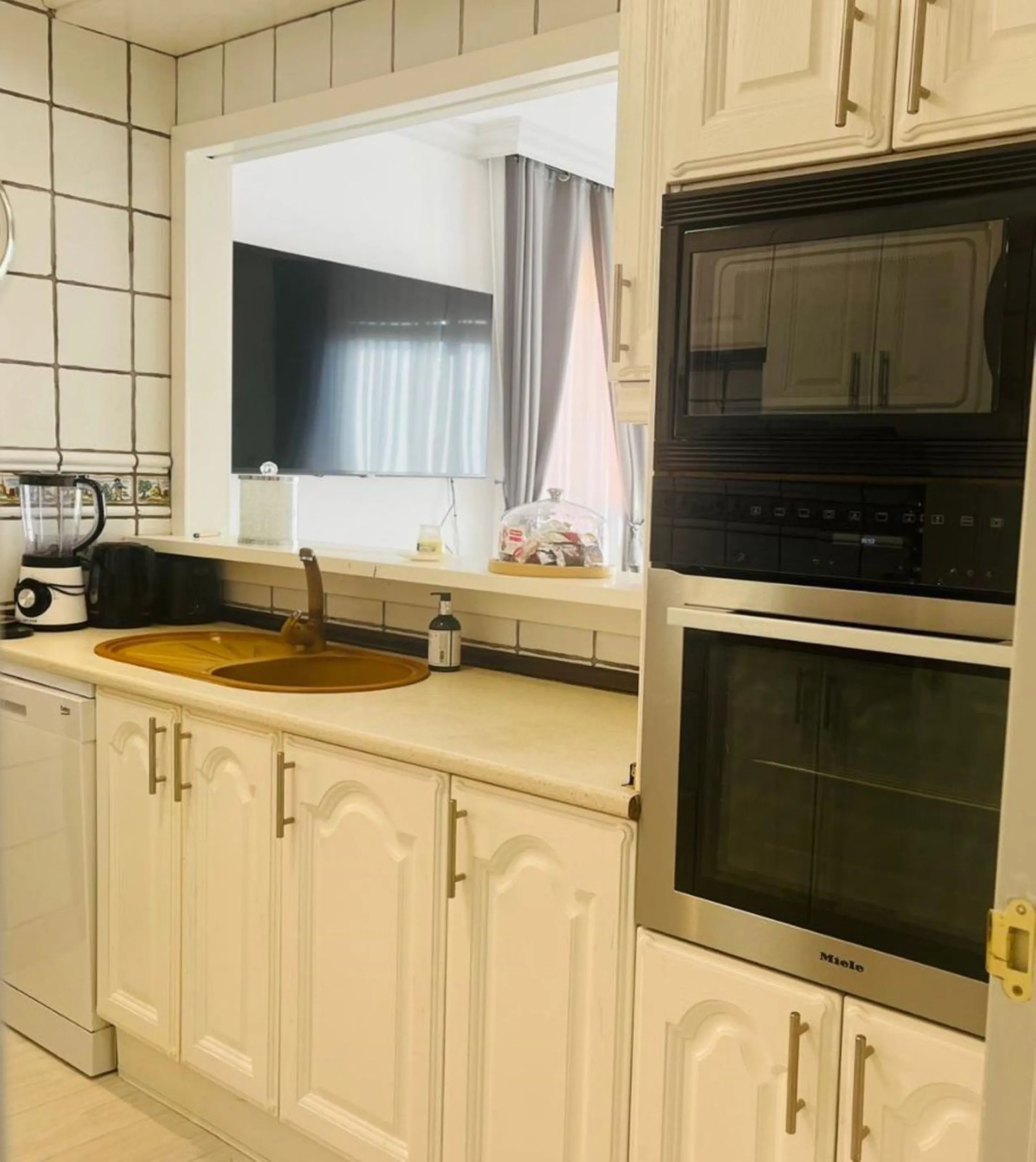 Your new home awaits! Modern and bright flat for sale.