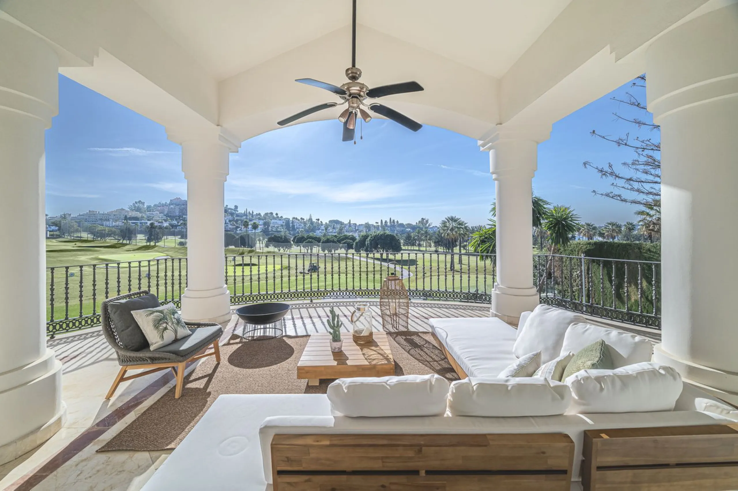 This magnificent villa located in the heart of the prestigious Golf Valley of Nueva Andalucia! This impressive property boasts of an expansive 1.425m2 of plot size and located first line golf.  Entering the property, a huge driveway welcomes you to the we