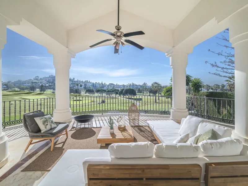 This magnificent villa located in the heart of the prestigious Golf Valley of Nueva Andalucia! This impressive property boasts of an expansive 1.425m2 of plot size and located first line golf.  Entering the property, a huge driveway welcomes you to the we
