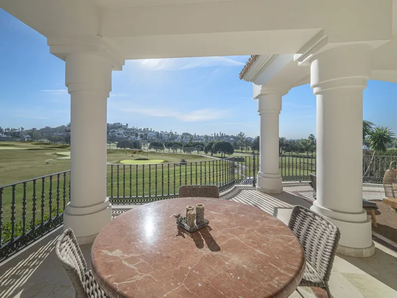 This magnificent villa located in the heart of the prestigious Golf Valley of Nueva Andalucia! This impressive property boasts of an expansive 1.425m2 of plot size and located first line golf.  Entering the property, a huge driveway welcomes you to the we