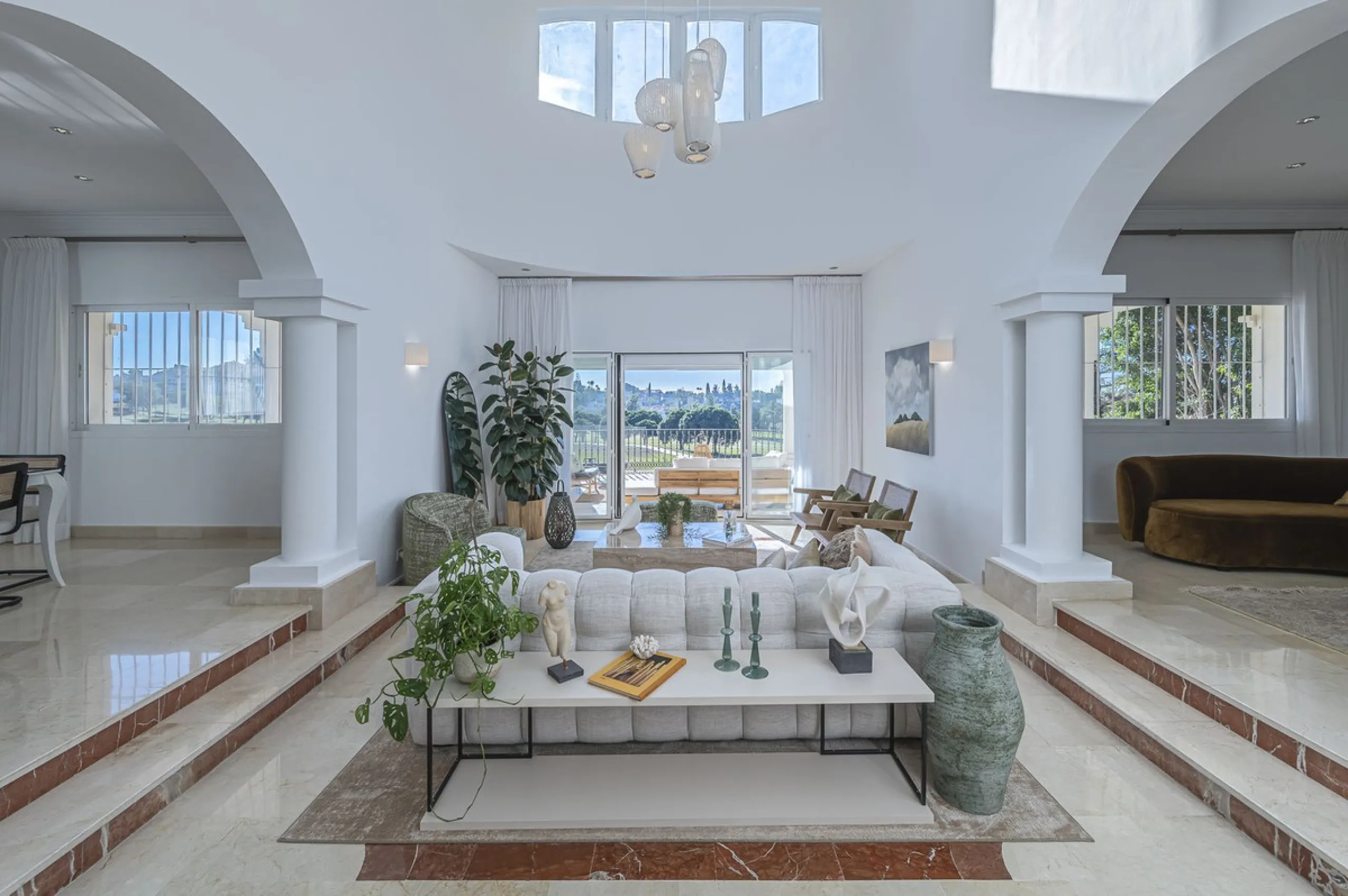This magnificent villa located in the heart of the prestigious Golf Valley of Nueva Andalucia! This impressive property boasts of an expansive 1.425m2 of plot size and located first line golf.  Entering the property, a huge driveway welcomes you to the we