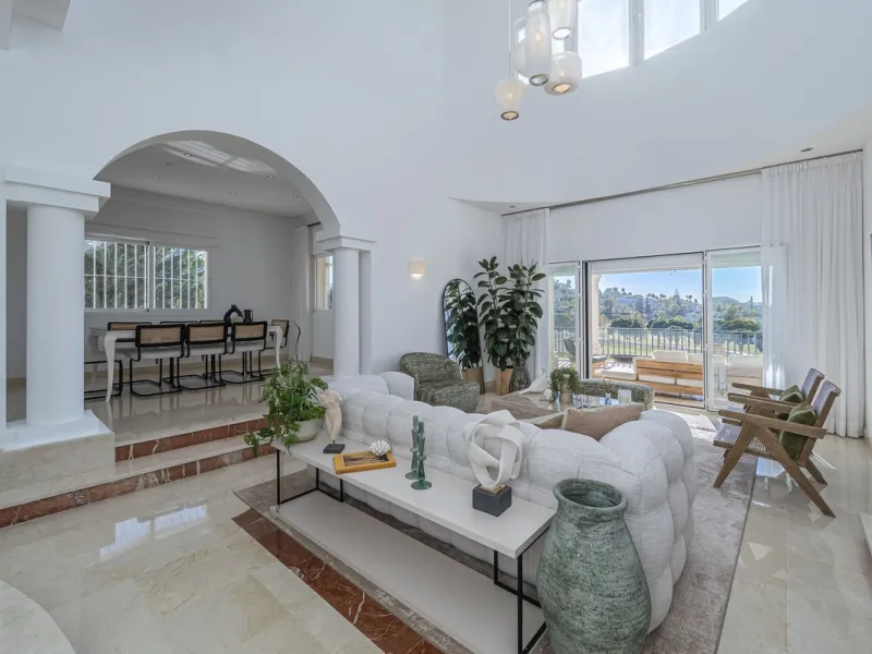 This magnificent villa located in the heart of the prestigious Golf Valley of Nueva Andalucia! This impressive property boasts of an expansive 1.425m2 of plot size and located first line golf.  Entering the property, a huge driveway welcomes you to the we