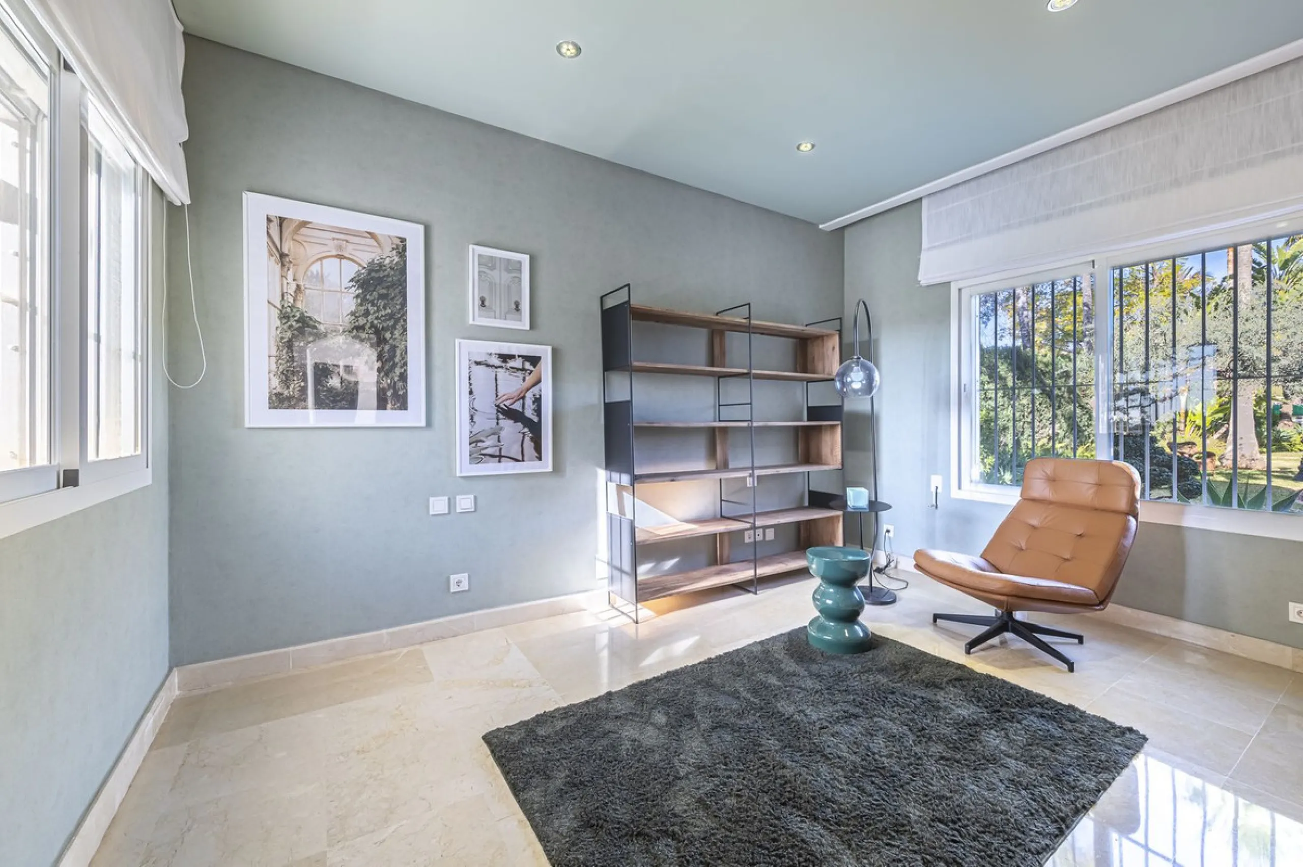 This magnificent villa located in the heart of the prestigious Golf Valley of Nueva Andalucia! This impressive property boasts of an expansive 1.425m2 of plot size and located first line golf.  Entering the property, a huge driveway welcomes you to the we