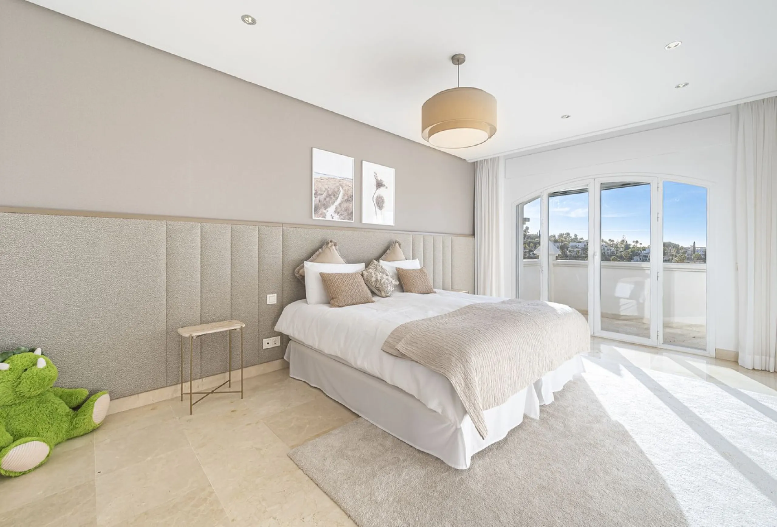 This magnificent villa located in the heart of the prestigious Golf Valley of Nueva Andalucia! This impressive property boasts of an expansive 1.425m2 of plot size and located first line golf.  Entering the property, a huge driveway welcomes you to the we