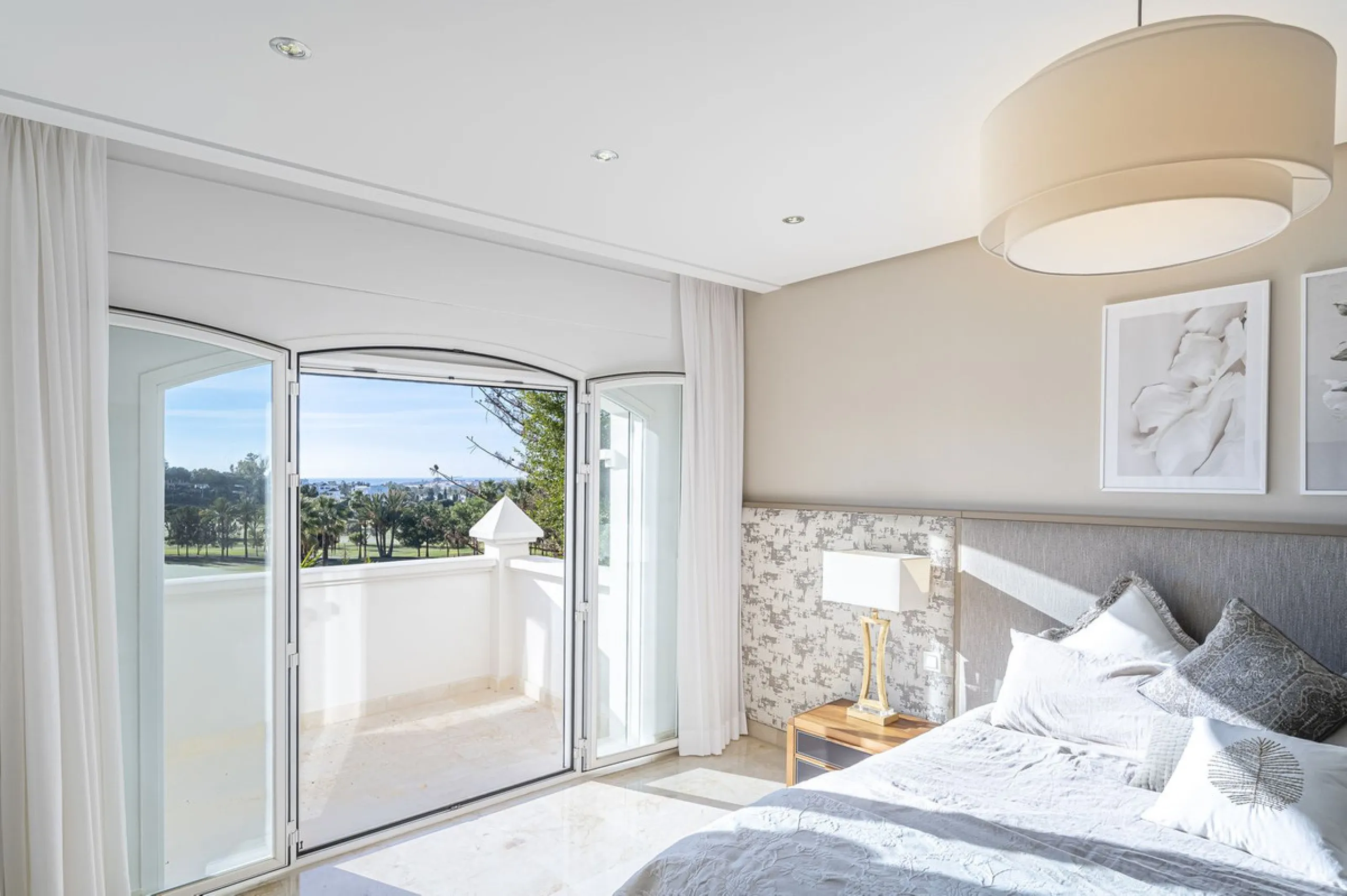 This magnificent villa located in the heart of the prestigious Golf Valley of Nueva Andalucia! This impressive property boasts of an expansive 1.425m2 of plot size and located first line golf.  Entering the property, a huge driveway welcomes you to the we