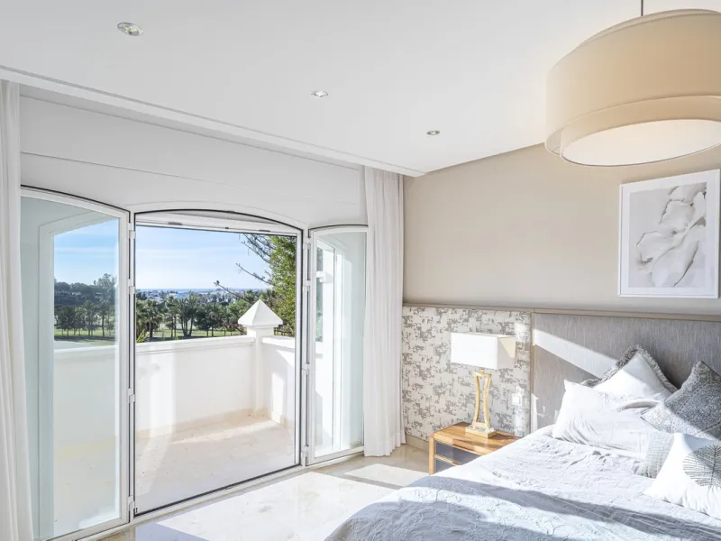 This magnificent villa located in the heart of the prestigious Golf Valley of Nueva Andalucia! This impressive property boasts of an expansive 1.425m2 of plot size and located first line golf.  Entering the property, a huge driveway welcomes you to the we