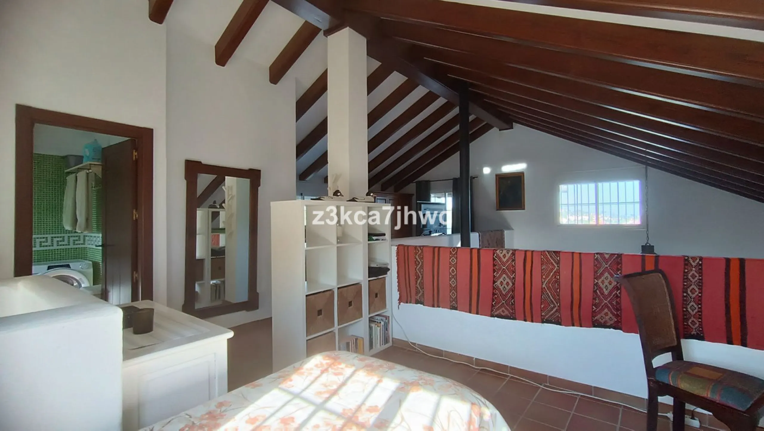 House - Detached Villa в продаже в Estepona, Málaga. В доме 4 спален и 4 ванных комнат. Площадь дома 274 м². Площадь участка 4112 м²