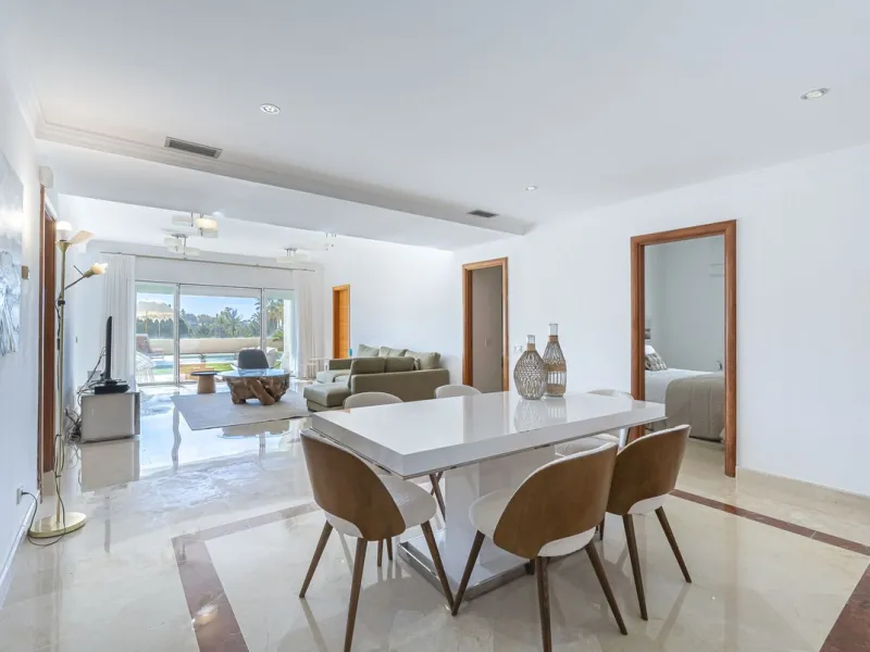 This magnificent villa located in the heart of the prestigious Golf Valley of Nueva Andalucia! This impressive property boasts of an expansive 1.425m2 of plot size and located first line golf.  Entering the property, a huge driveway welcomes you to the we