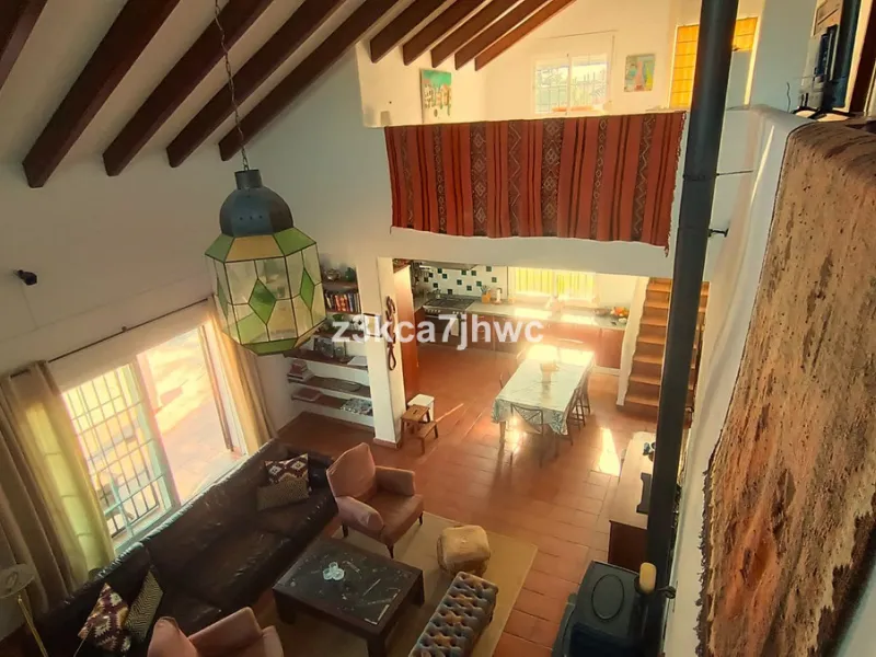House - Detached Villa в продаже в Estepona, Málaga. В доме 4 спален и 4 ванных комнат. Площадь дома 274 м². Площадь участка 4112 м²