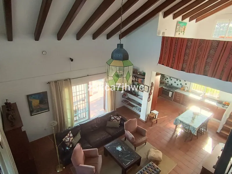 House - Detached Villa в продаже в Estepona, Málaga. В доме 4 спален и 4 ванных комнат. Площадь дома 274 м². Площадь участка 4112 м²