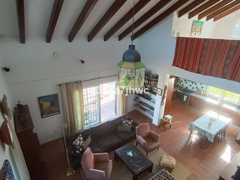 House - Detached Villa в продаже в Estepona, Málaga. В доме 4 спален и 4 ванных комнат. Площадь дома 274 м². Площадь участка 4112 м²