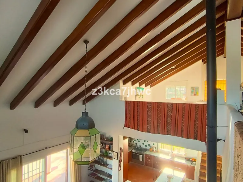 House - Detached Villa в продаже в Estepona, Málaga. В доме 4 спален и 4 ванных комнат. Площадь дома 274 м². Площадь участка 4112 м²