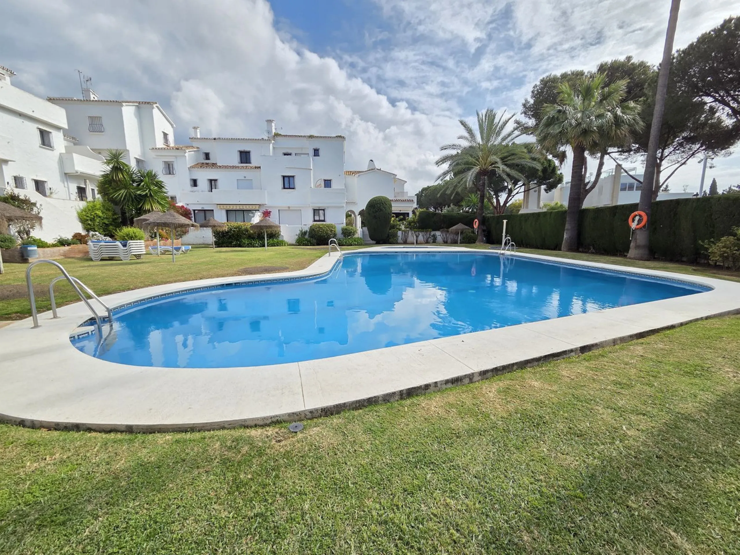 LOS NARANJOS COUNTRY CLUB