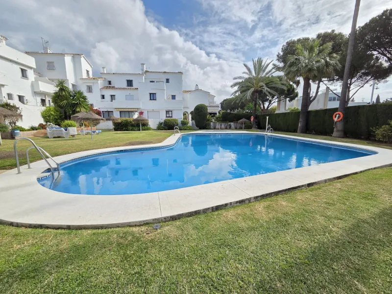 LOS NARANJOS COUNTRY CLUB