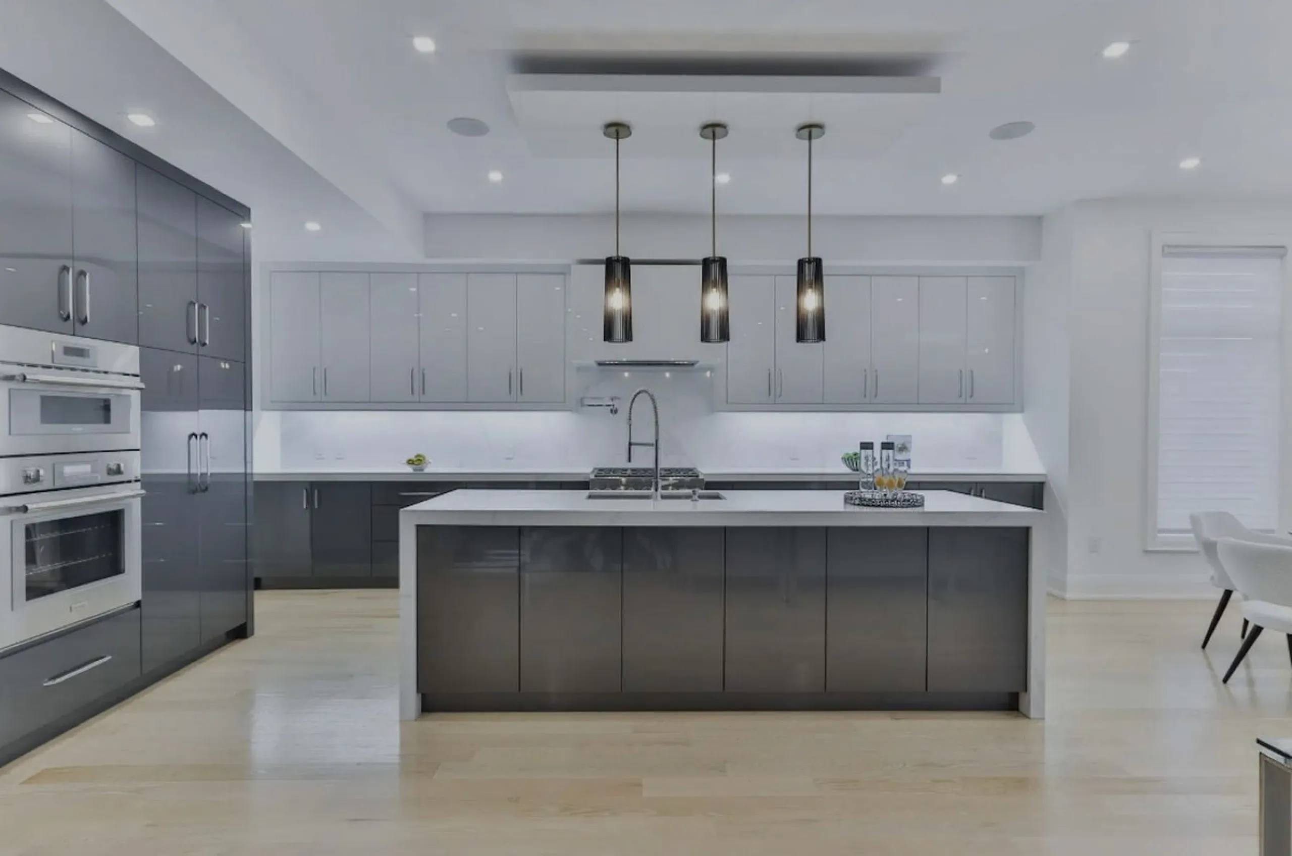 Project and licenses approved so construction can start as soon as the client wants. Off-plan luxury villa, 1st line golf in La Cala Golf consisting of 2 floors and a huge solarium with terrace and pool. This property will have 5 bedrooms, a studio/bedroo