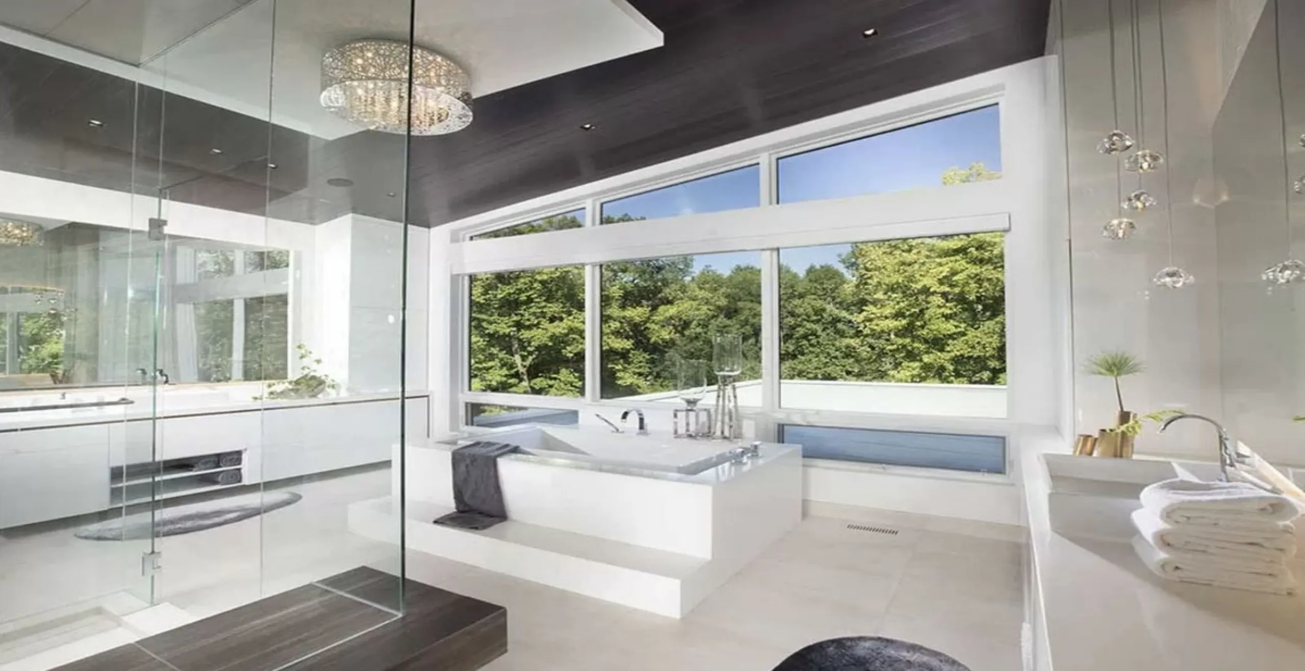 OFF-PLAN LUXURY ECOLOGICAL CONTEMPORARY VILLA- KEY-IN-HAND PROJECT ON A HUGE PLOT –BENAHAVIS only 4,9 km from the beaches in San Pedro de Alcantara and will be built on 3 floors.