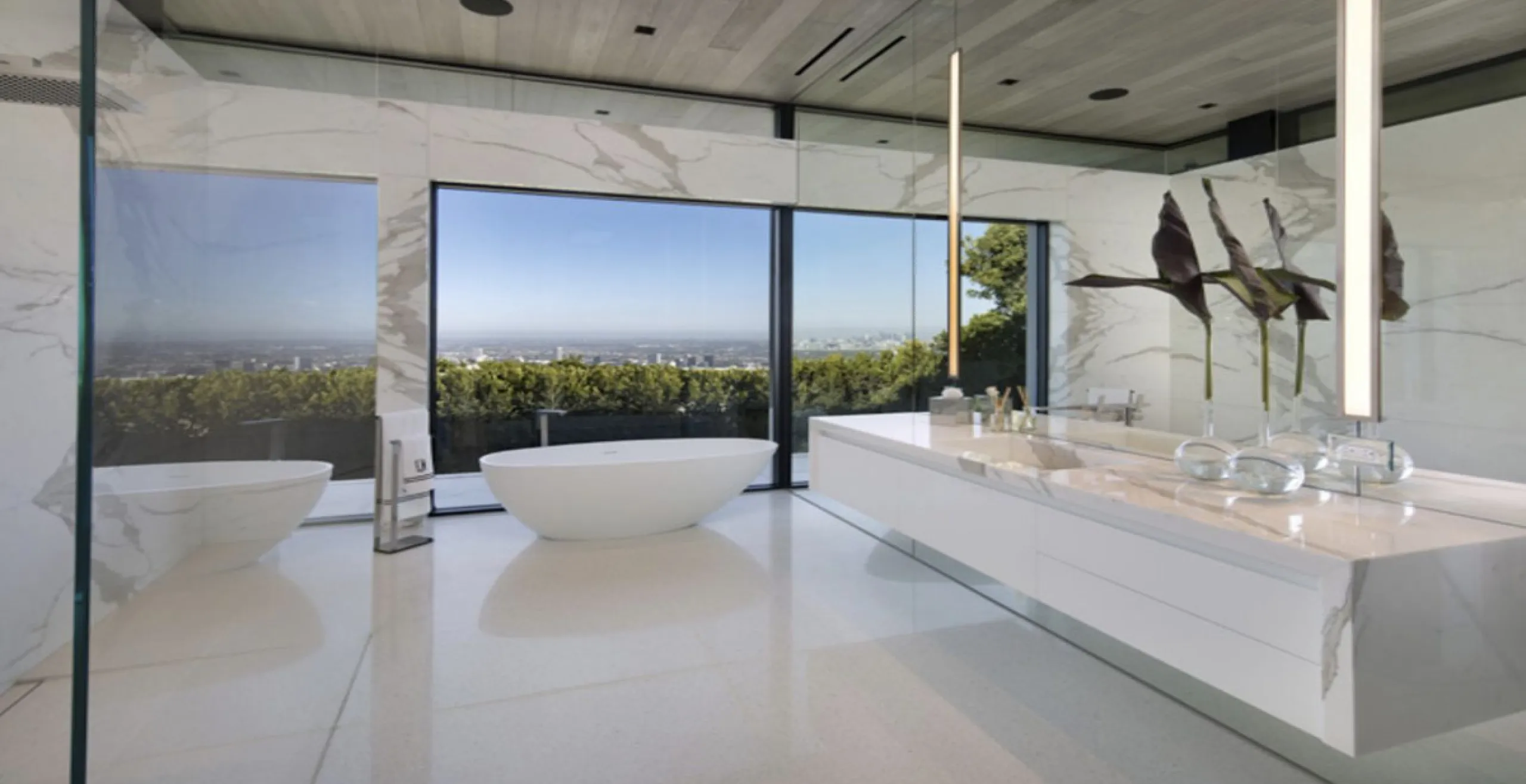 OFF-PLAN LUXURY ECOLOGICAL CONTEMPORARY VILLA- KEY-IN-HAND PROJECT ON A HUGE PLOT –BENAHAVIS only 4,9 km from the beaches in San Pedro de Alcantara and will be built on 3 floors.
