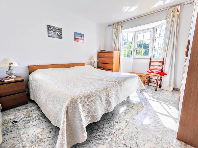 House - Detached Villa в продаже в Benalmadena, Málaga. В доме 4 спален и 2 ванных комнат. Площадь дома 206 м². Площадь участка 636 м²