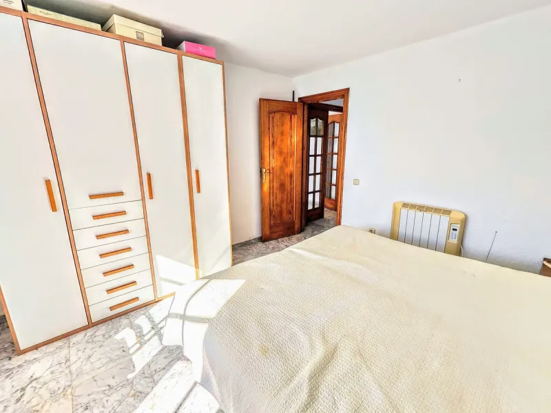 House - Detached Villa в продаже в Benalmadena, Málaga. В доме 4 спален и 2 ванных комнат. Площадь дома 206 м². Площадь участка 636 м²