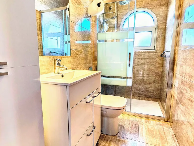 House - Detached Villa в продаже в Benalmadena, Málaga. В доме 4 спален и 2 ванных комнат. Площадь дома 206 м². Площадь участка 636 м²