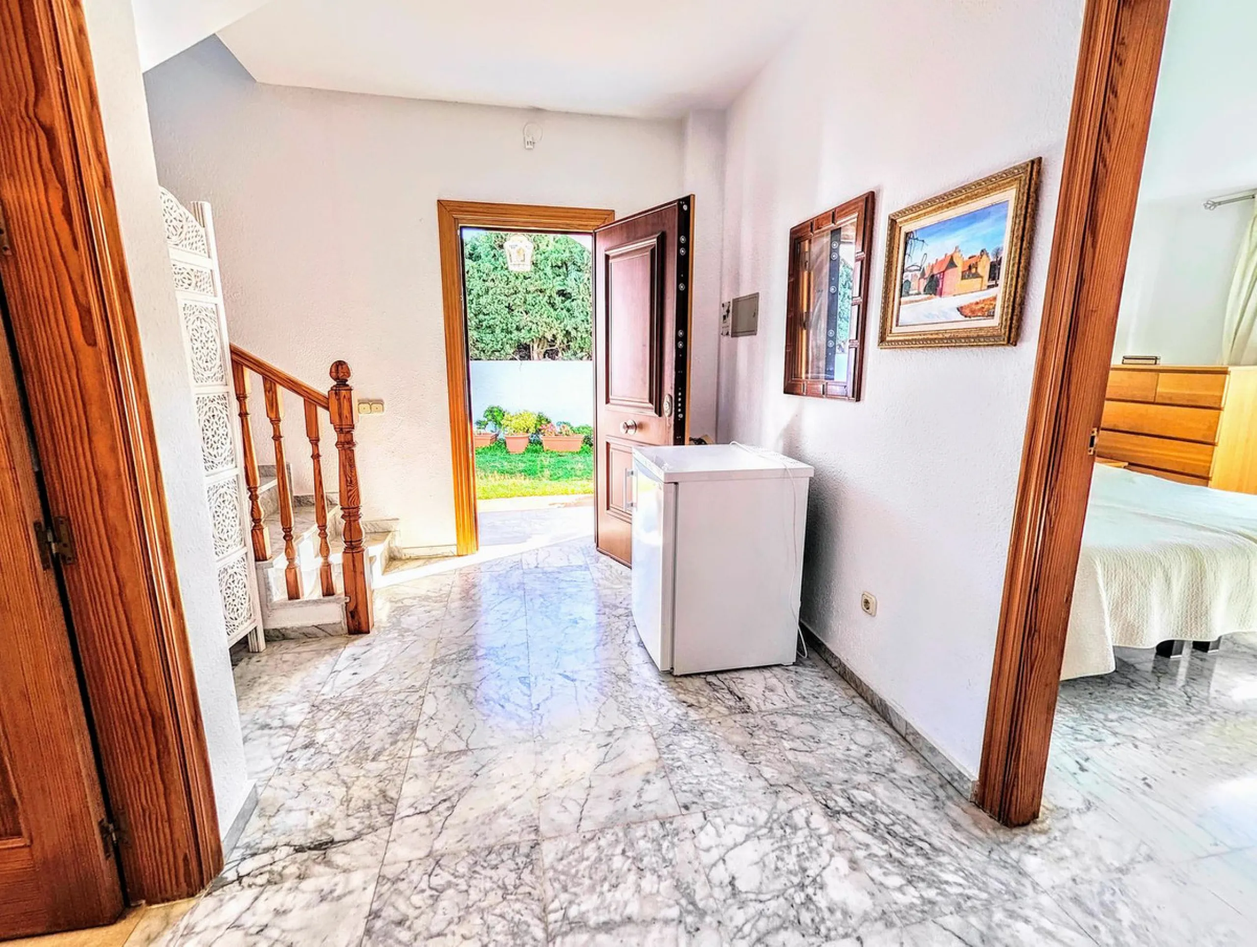 House - Detached Villa в продаже в Benalmadena, Málaga. В доме 4 спален и 2 ванных комнат. Площадь дома 206 м². Площадь участка 636 м²