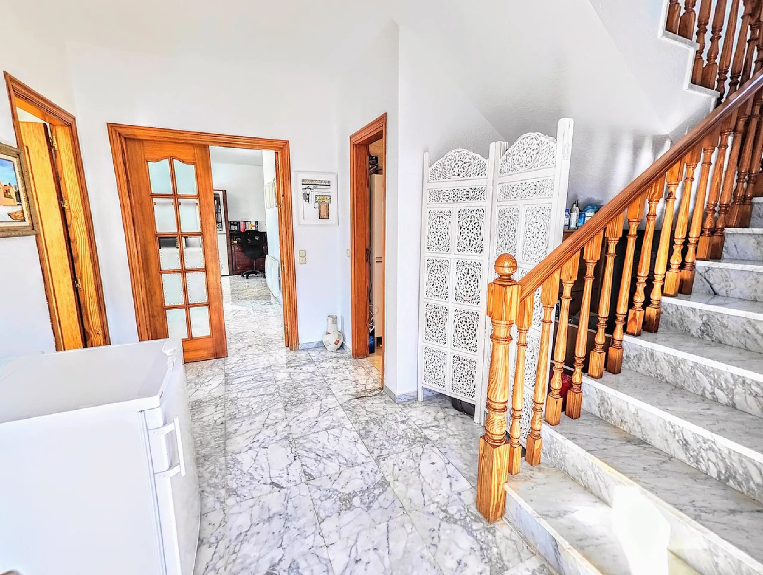 House - Detached Villa в продаже в Benalmadena, Málaga. В доме 4 спален и 2 ванных комнат. Площадь дома 206 м². Площадь участка 636 м²