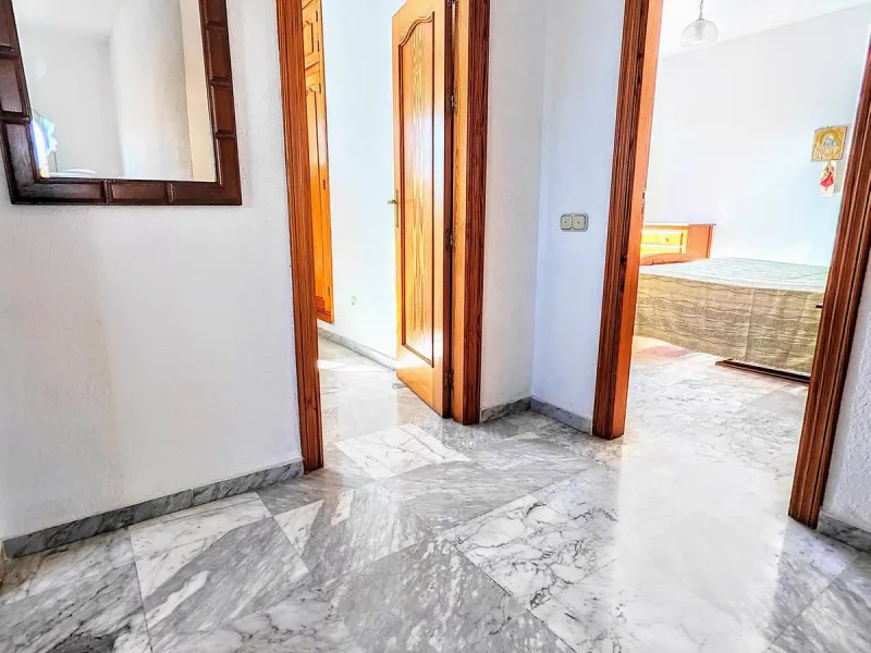 House - Detached Villa в продаже в Benalmadena, Málaga. В доме 4 спален и 2 ванных комнат. Площадь дома 206 м². Площадь участка 636 м²