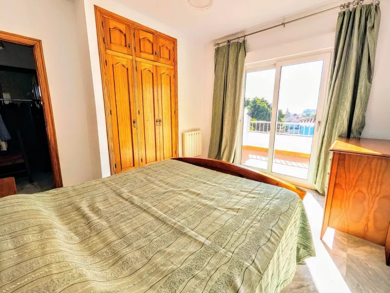 House - Detached Villa в продаже в Benalmadena, Málaga. В доме 4 спален и 2 ванных комнат. Площадь дома 206 м². Площадь участка 636 м²